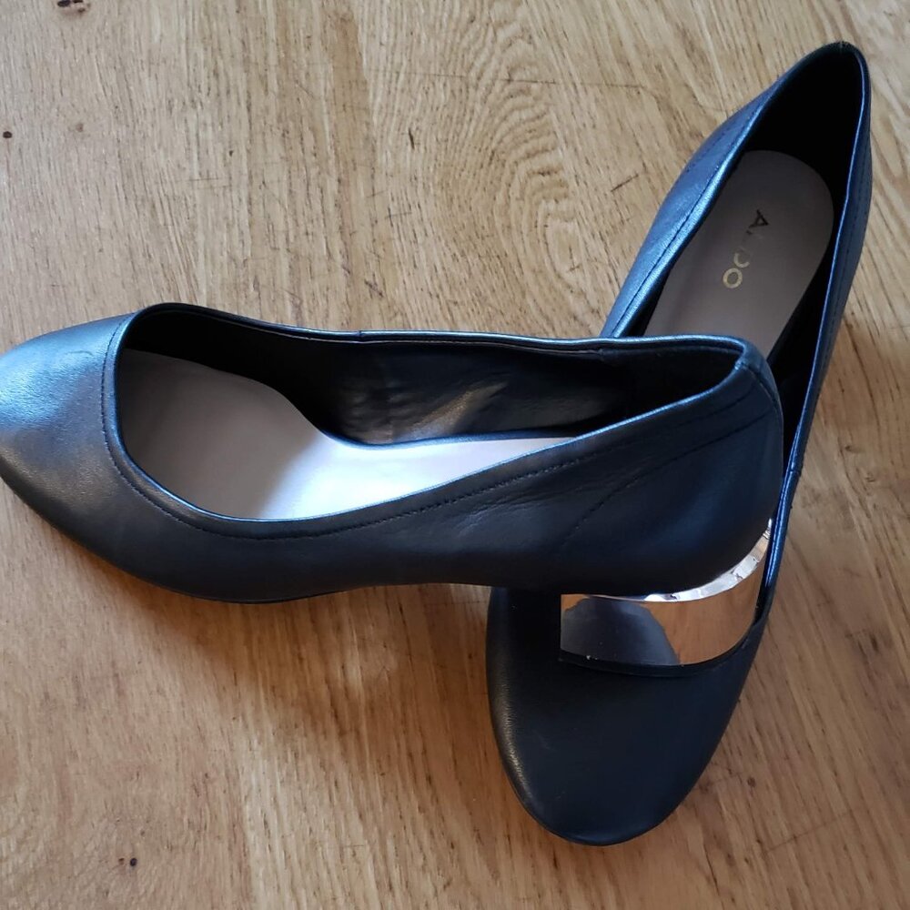 Aldo Black Full Leather Shoe with 1.5 inch Rose Gold Heels in size 9